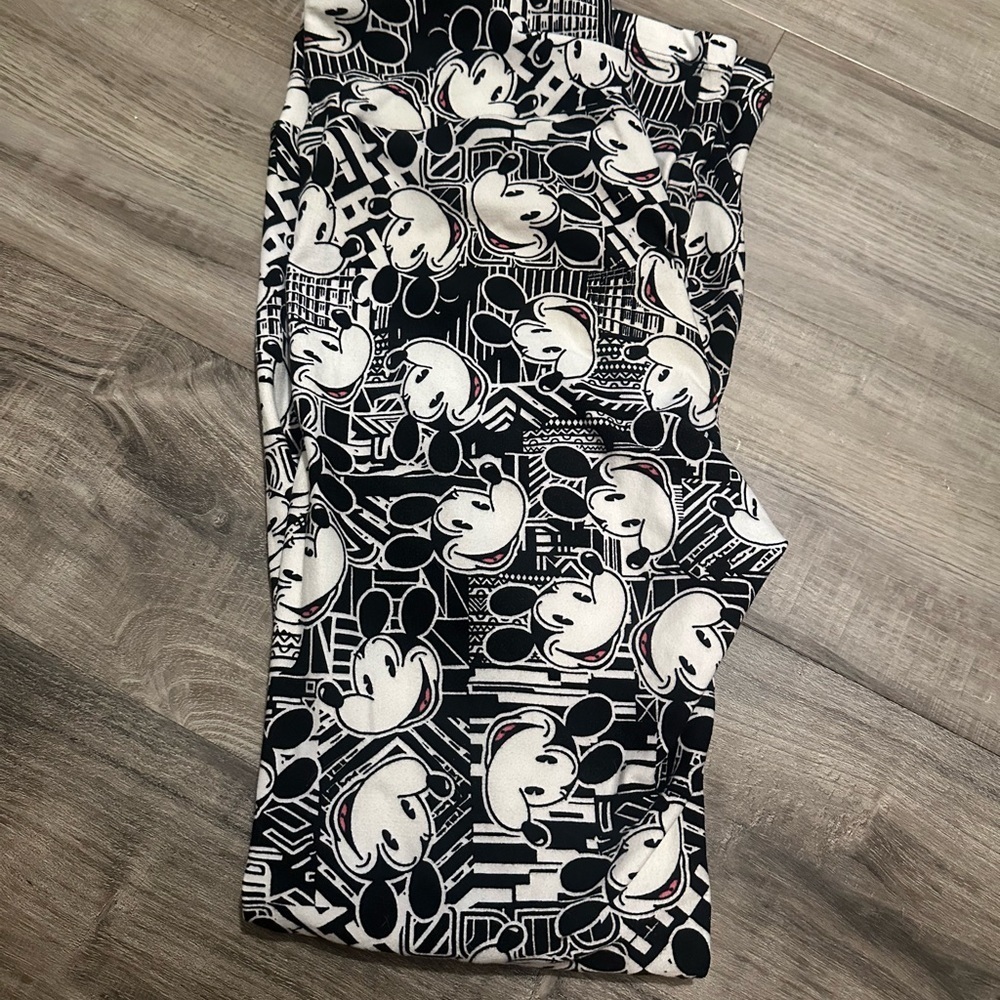 LuLaRoe Black and White Patterned Leggings